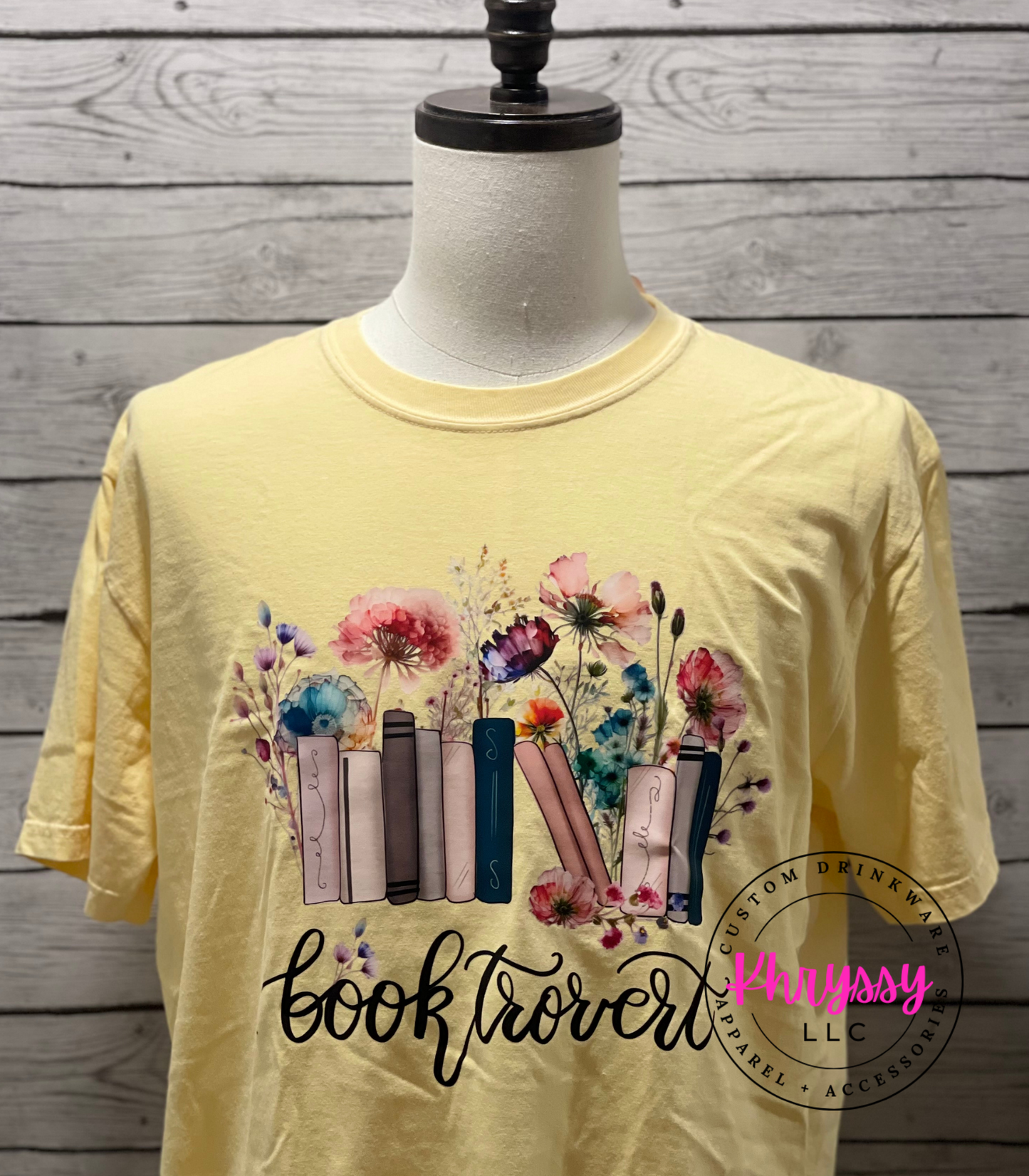 READY TO SHIP: Embrace Your Inner Booktrovert with Our Stylish Bookworm T-Shirt